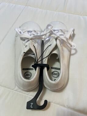 Wonder Nation White Canvas Sneakers Youth 2 Low Top Lace Up Memory Foam Shoes